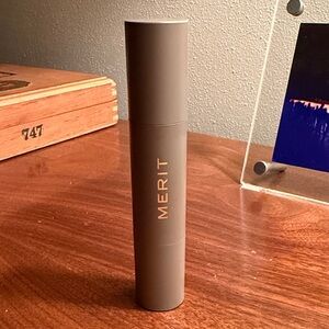 Merit The Minimalist Ecru